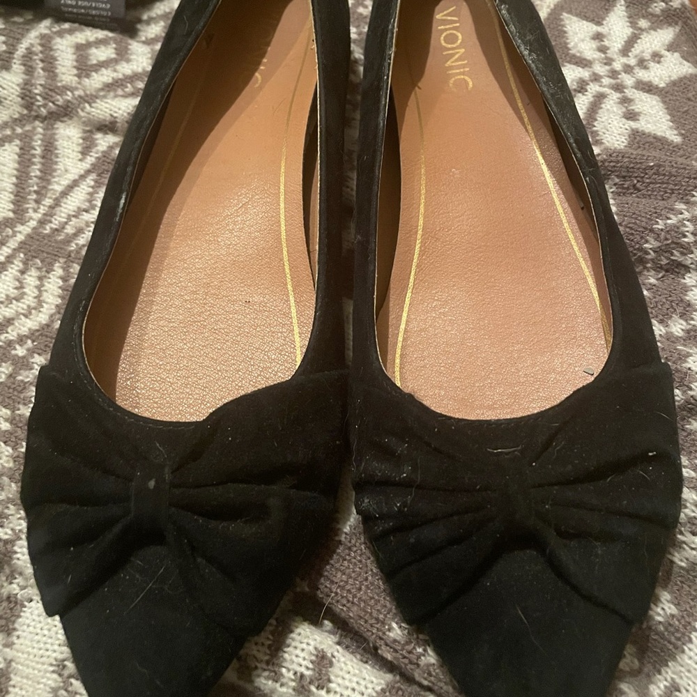 Vionic Black Suede Gramercy Pointed Ballet Flat 10